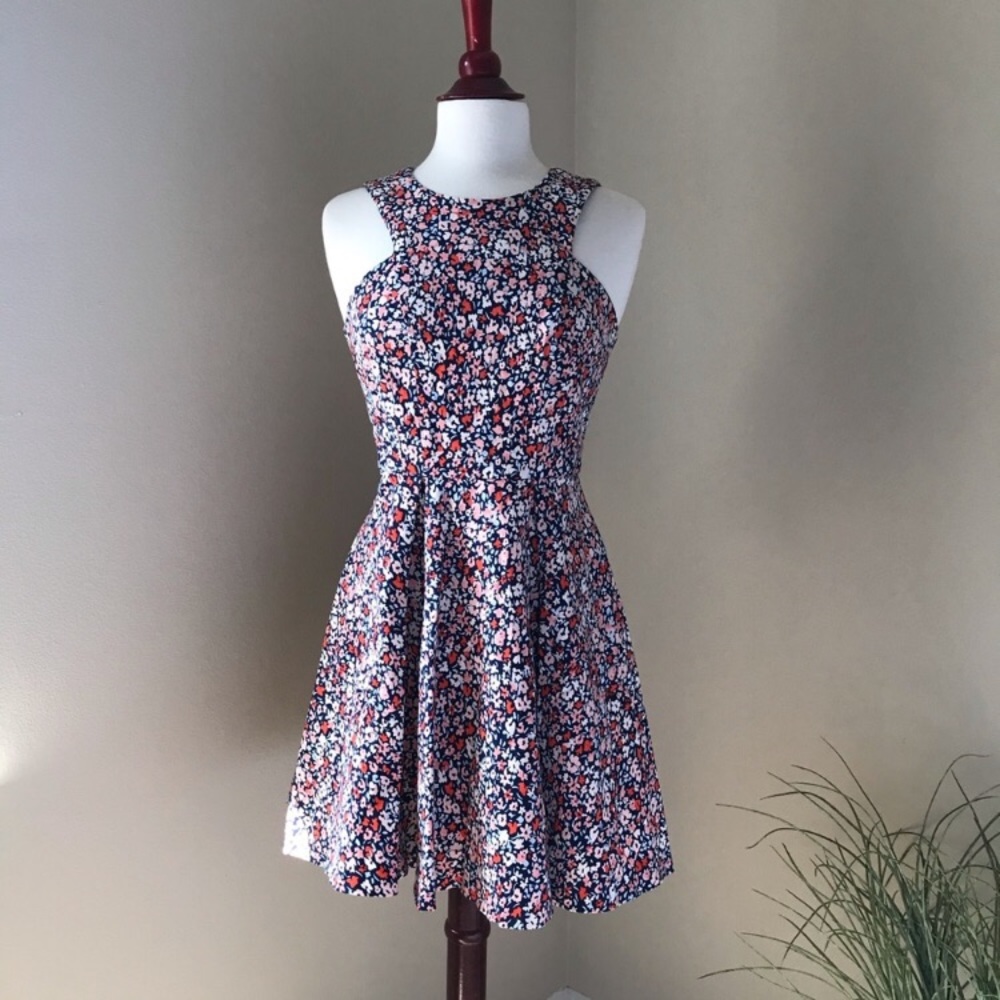 BCBGMaxazria 🌸 Floral Summer Dress 👗